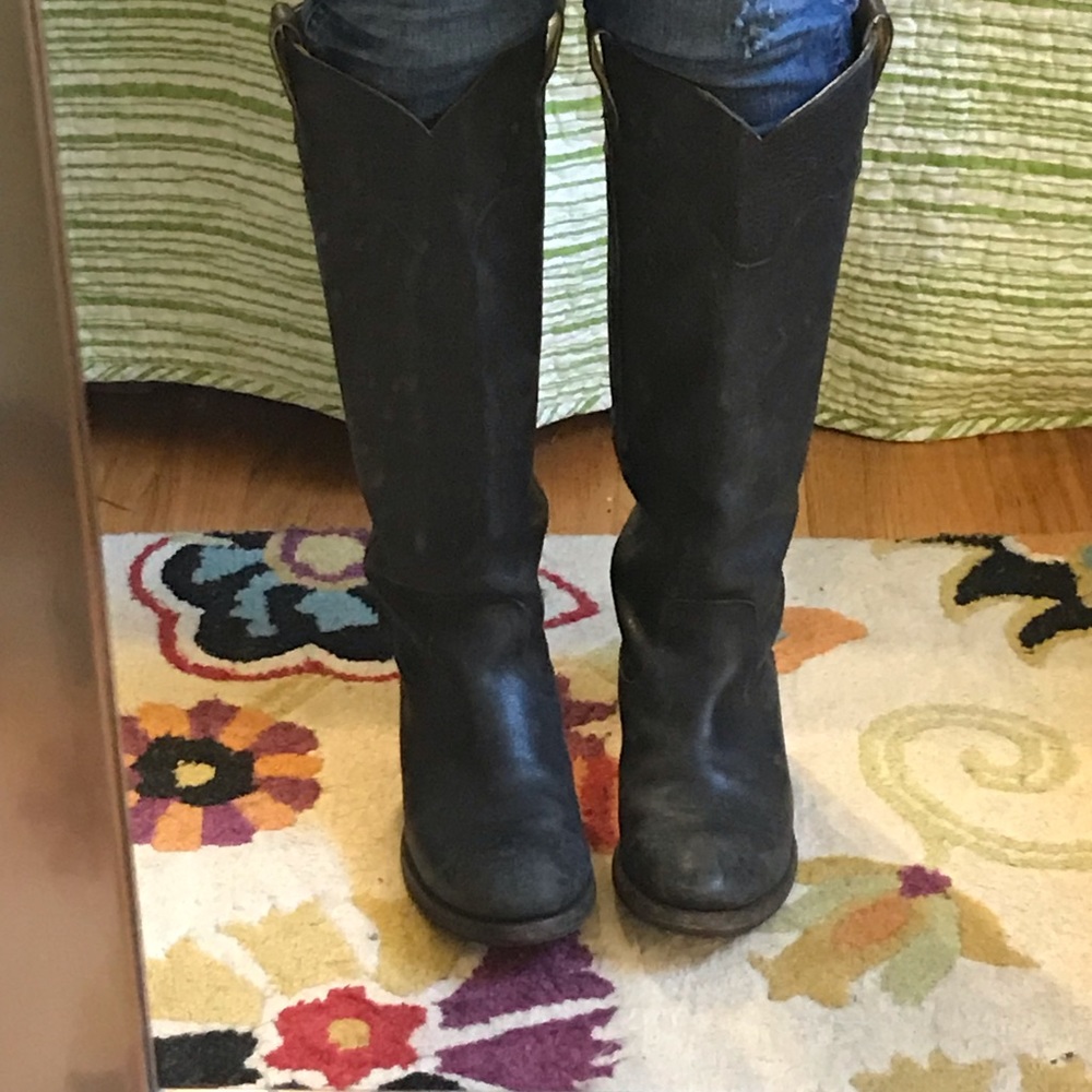 Frye Carson black distressed boot - Picture 4 of 8